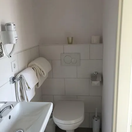 Gaestehaus Paulina 招待所 3*